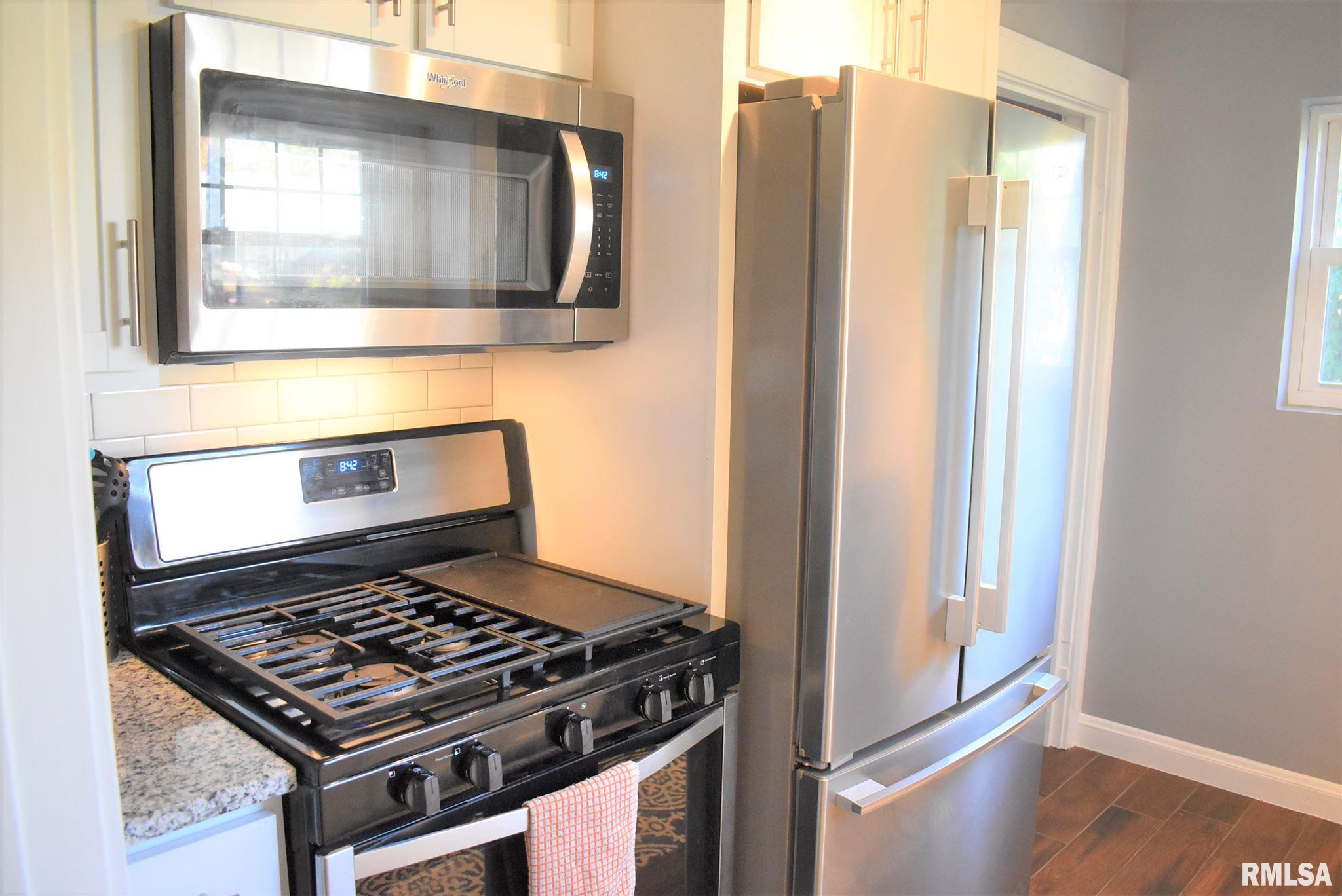 803 Edgehill Road Jacksonville, IL 62650 - Photo 10 of 27 Gallery Image 10