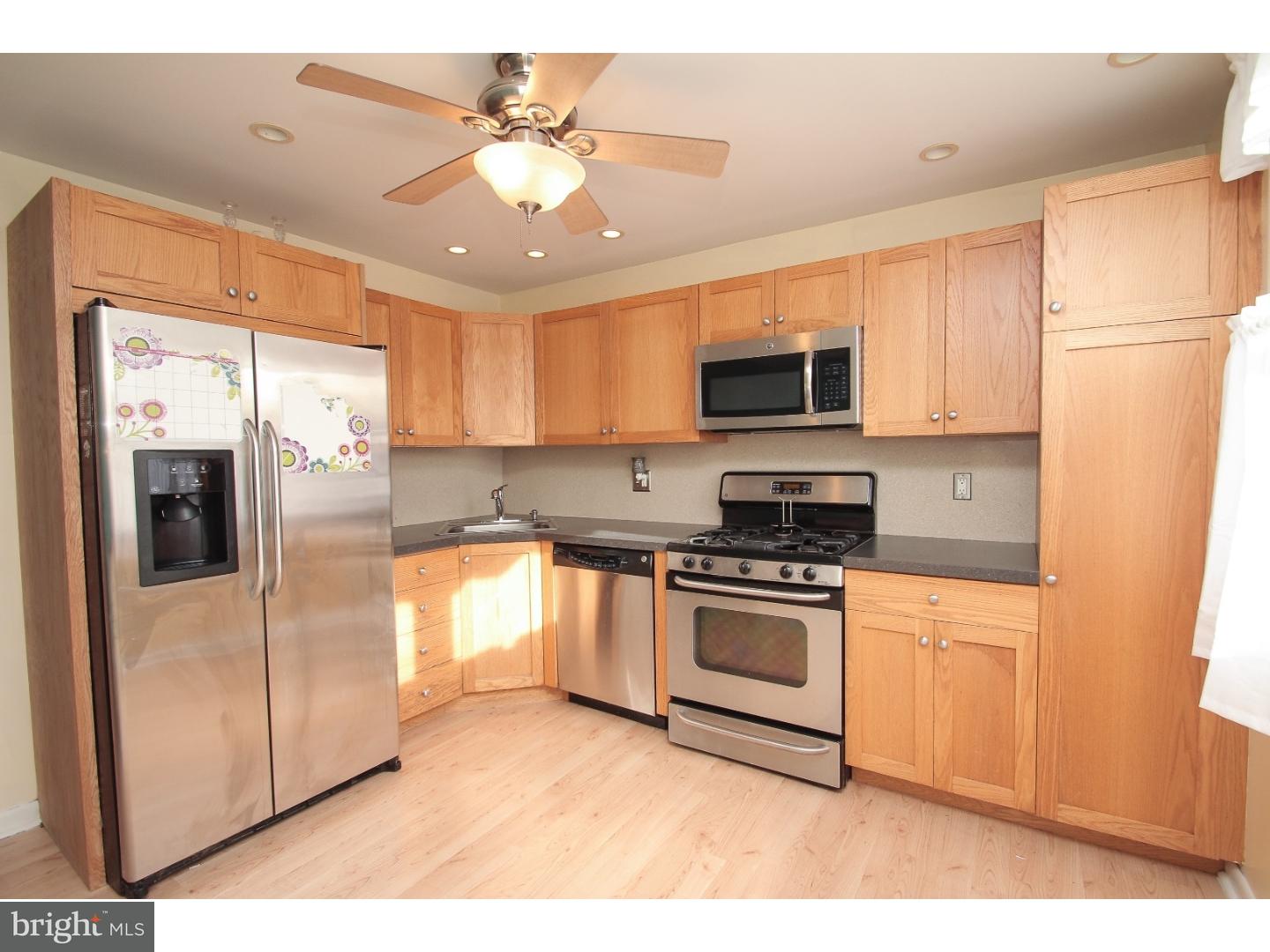 2839 Angus Road Philadelphia, PA 19114 - Photo 3 of 22