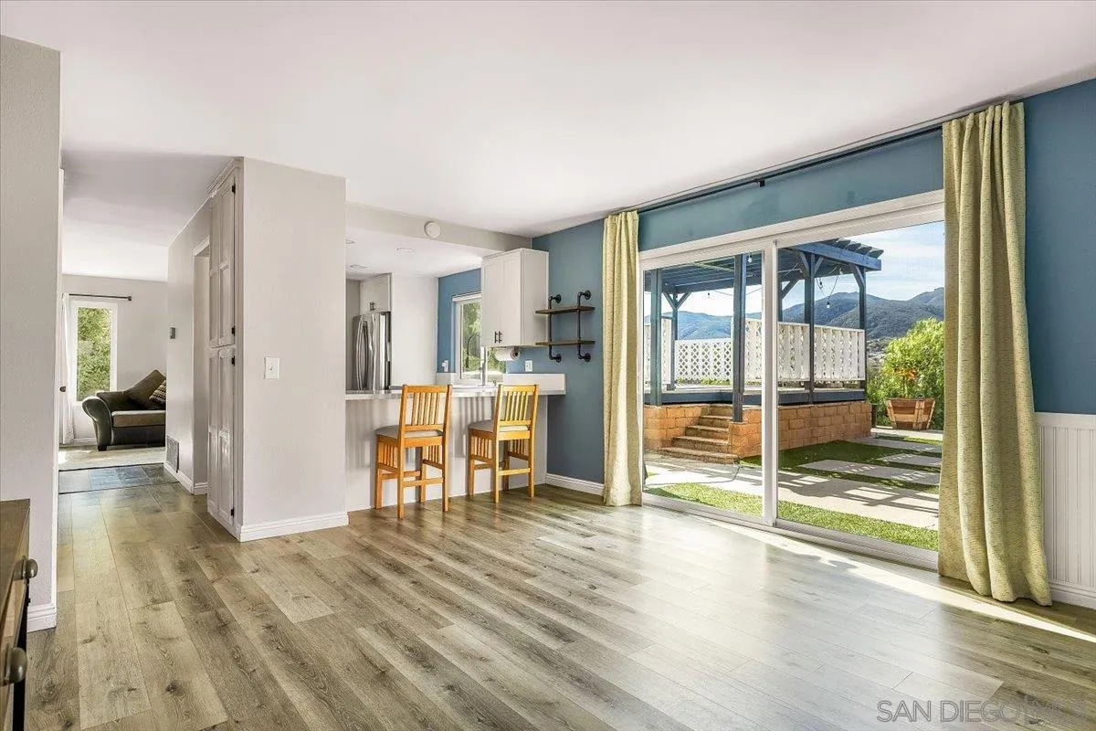 8335 Carlton Oaks Drive Santee, CA 92071 - Photo 6 of 32 a view of a living room