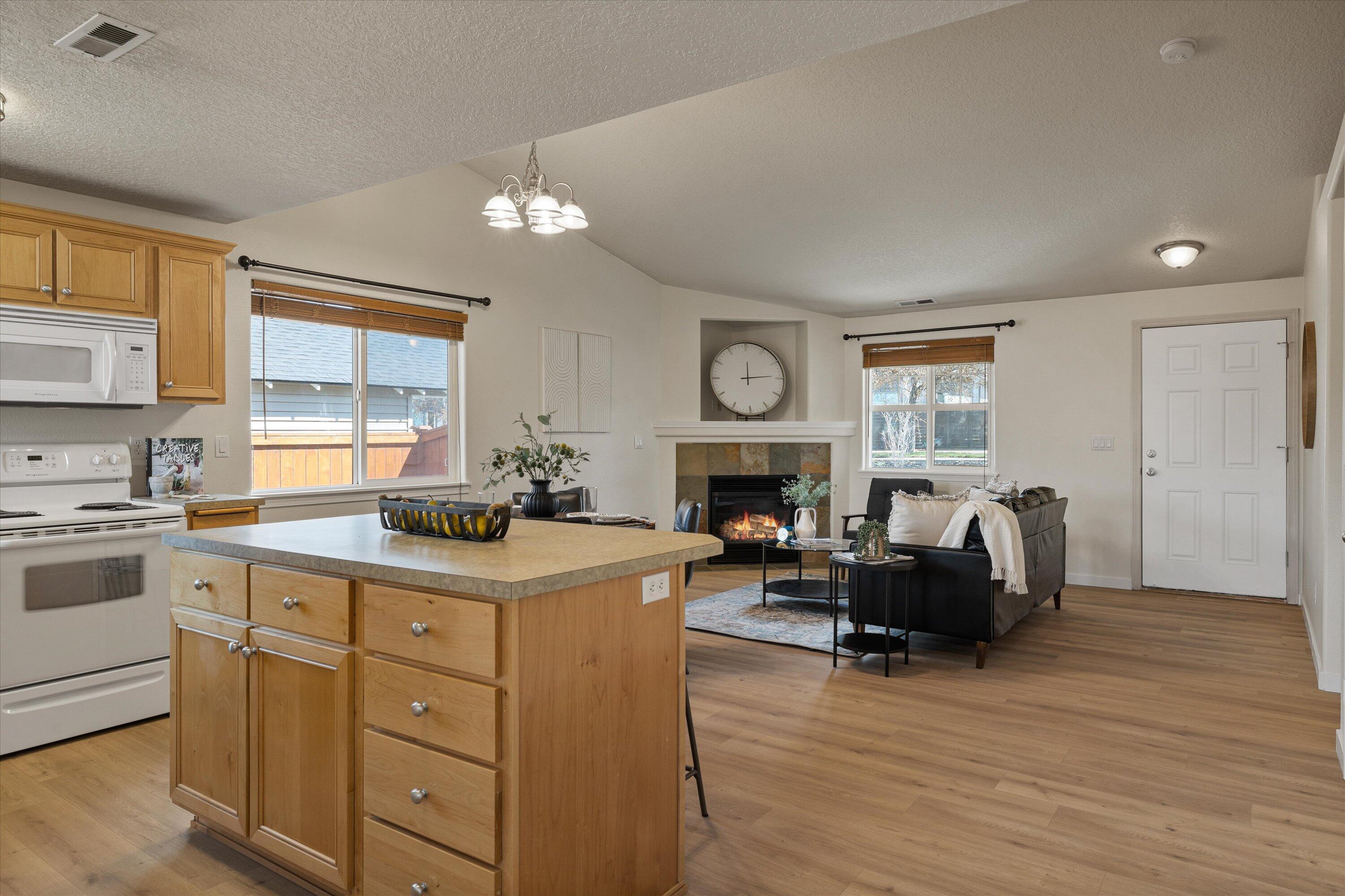 63169 Boyd Acres Road Bend, OR 97701 - Photo 7 of 23 09-6_9311