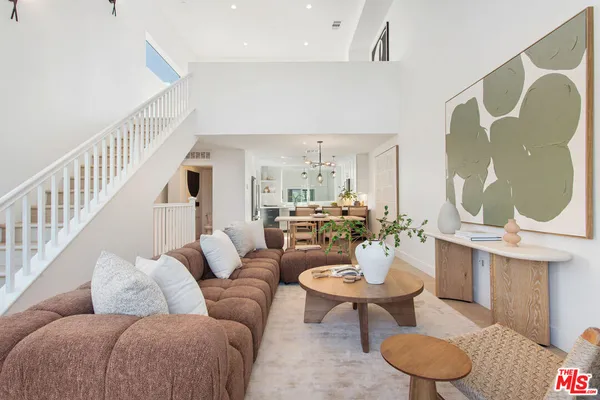 $854,999 | 11222 West Victory Boulevard, Unit 2, North Hollywood, CA 91606