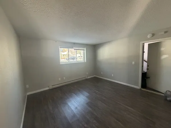$895 | 1407 Bridge Avenue, Unit 2, Davenport, IA 52803
