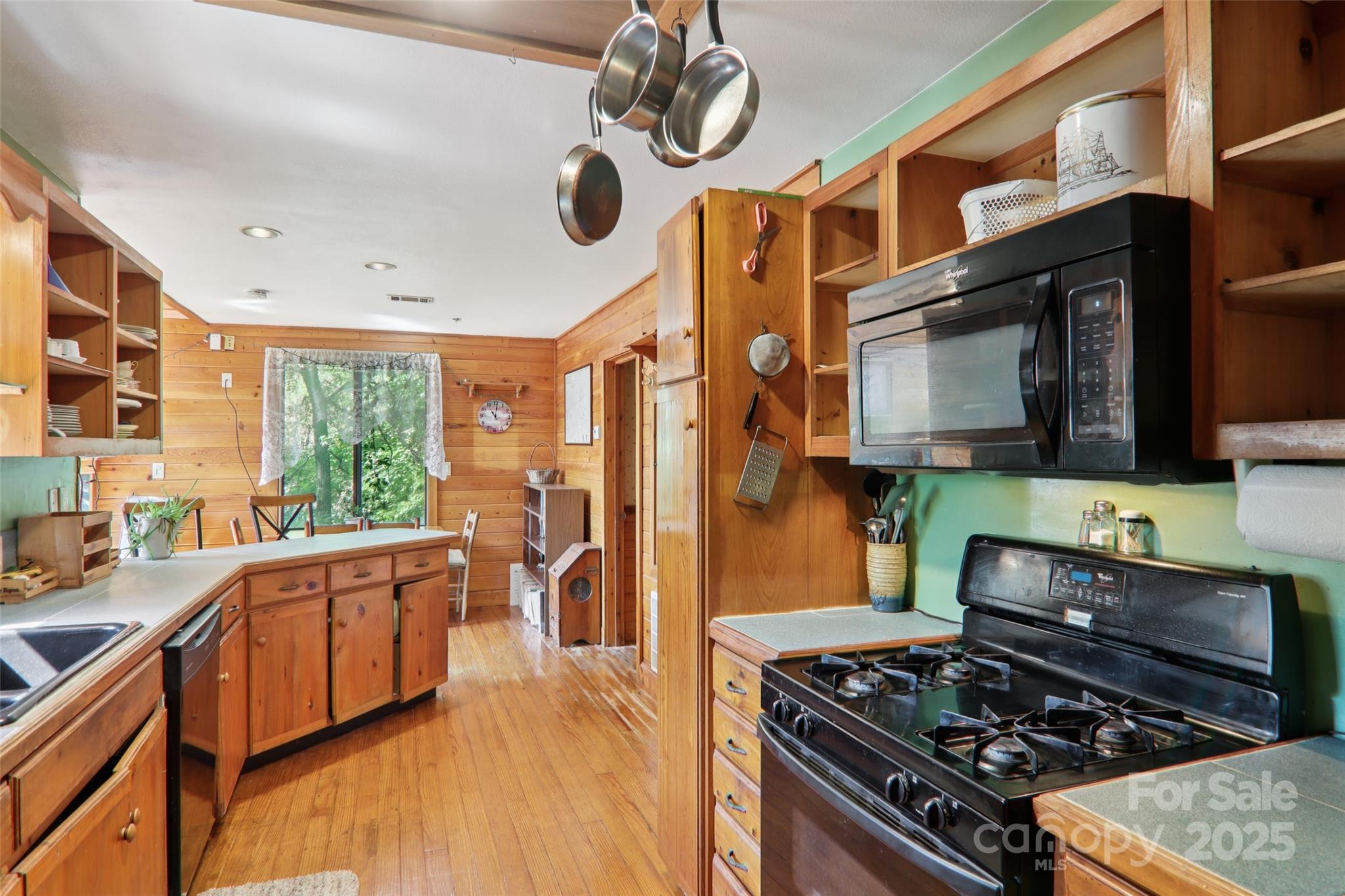 139 Forest Hills Road Bryson City, NC 28713 - Photo 4 of 32