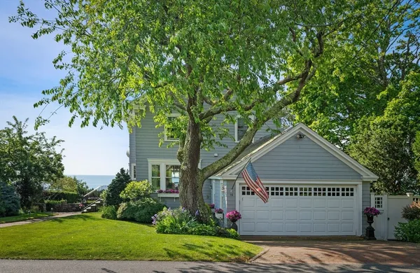 a view of a back yard of the house