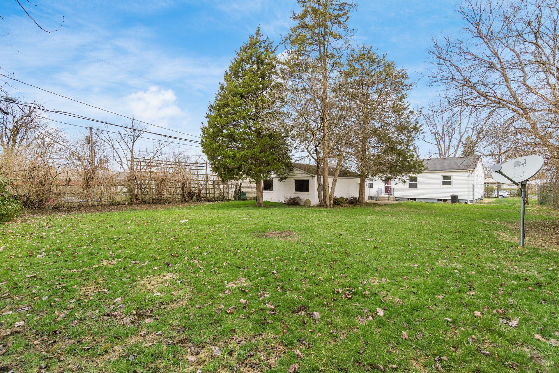 4485 Amesbury Road Columbus, OH 43227 - Photo 30 of 36 Oversized Fenced Yard