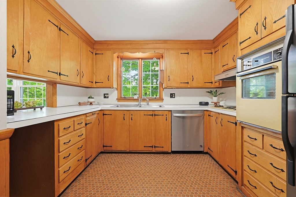 281 Scott Road Cumberland, RI 02864 - Photo 11 of 34 Gallery Image 11