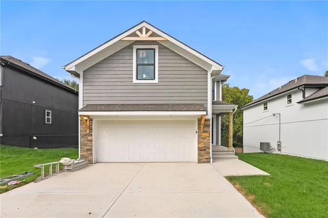 $389,500 | 11222 North Oak Trafficway, Kansas City, MO 64155