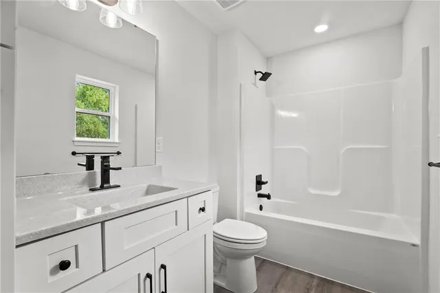 $389,500 | 11222 North Oak Trafficway, Kansas City, MO 64155