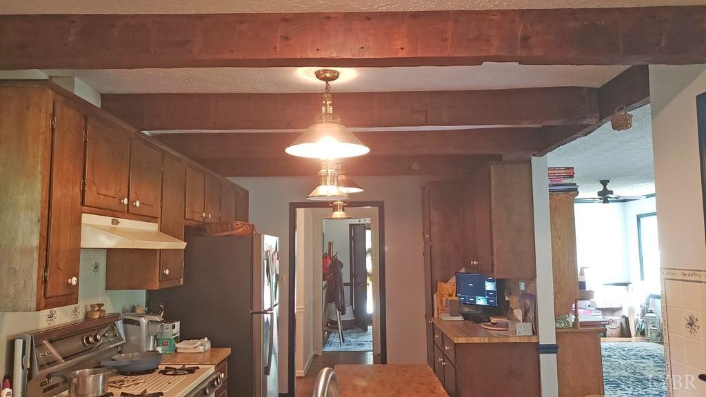 707 Fairgrounds Road Farmville, VA 23901 - Photo 6 of 26 a kitchen with refrigerator and window