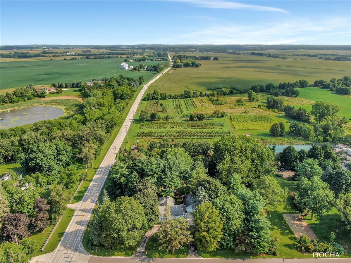 41W186 Norris Road Sugar Grove, IL 60554 - Photo 31 of 37 a view of a city and an ocean