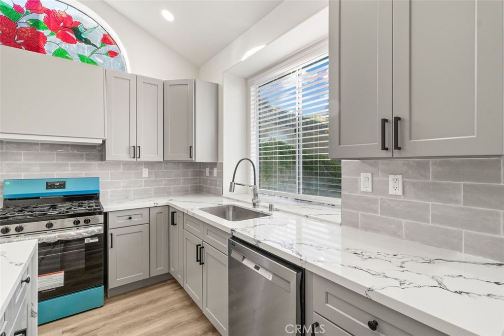 14439 Grandifloras Road Canyon Country, CA 91387 - Photo 15 of 44 kitchen