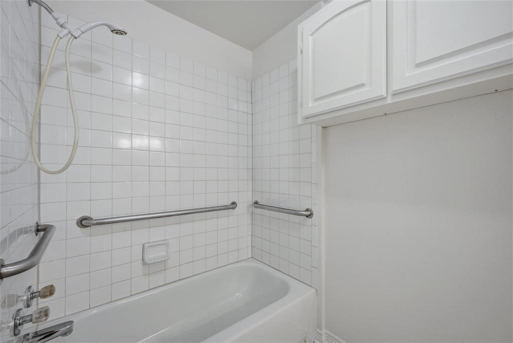 2418 Loy Lake Road Denison, TX 75020 - Photo 19 of 23 a close view of a bathtub in bathroom