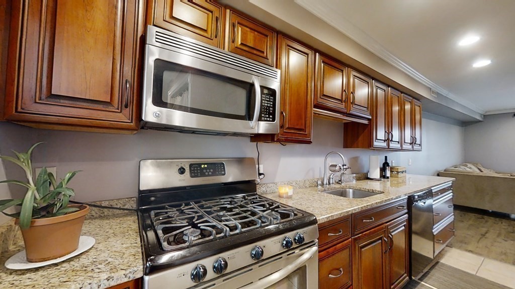 571 Winnacunnet Road, Unit 2 Hampton, NH 03842 - Photo 4 of 31 Gallery Image 4