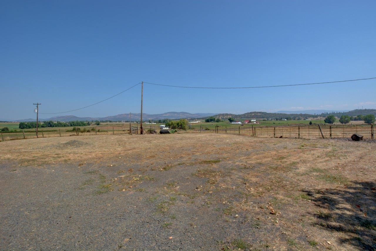 3760 Alta Vista Road Eagle Point, OR 97524 - Photo 56 of 74 DSC_5368_69_70
