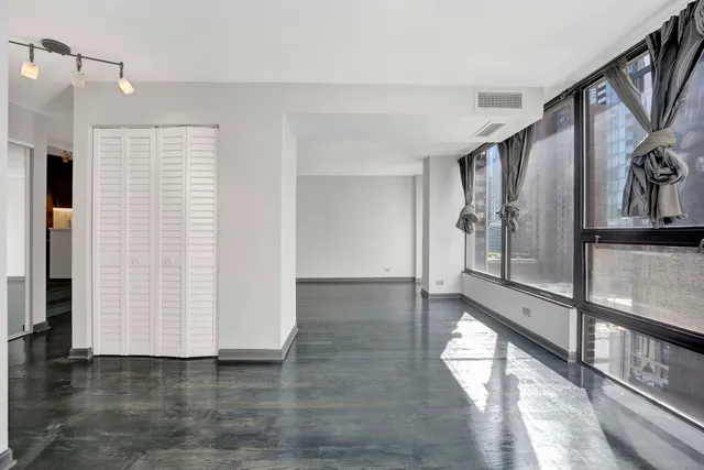 $199,500 | 230 East Ontario Street, Unit 1204, Chicago, IL 60611