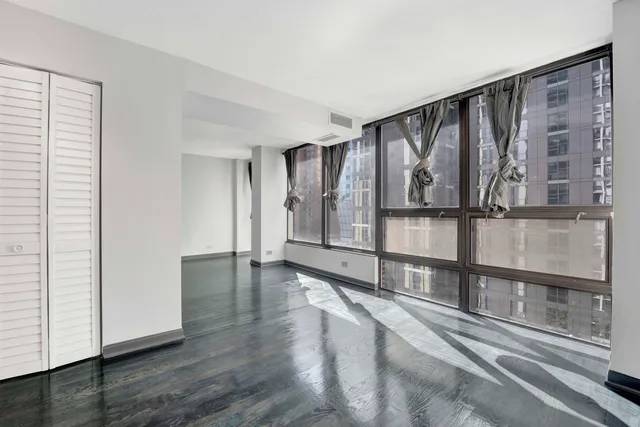$199,500 | 230 East Ontario Street, Unit 1204, Chicago, IL 60611