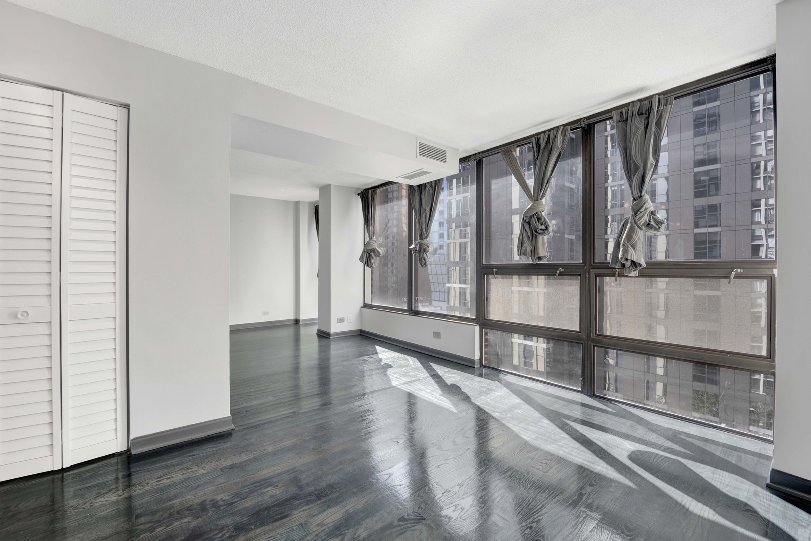 230 East Ontario Street, Unit 1204 Chicago, IL 60611 - Photo 10 of 25