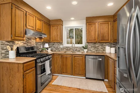 $1,299,000 | 4222 205th Place Northeast, Sammamish, WA 98074