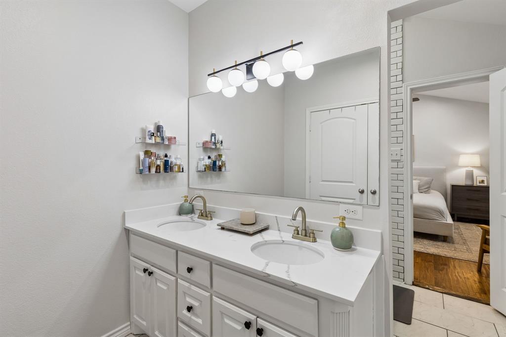 10677 Larchfield Lane Dallas, TX 75238 - Photo 22 of 32