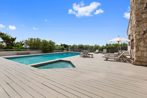 Undisclosed Address, Southampton, NY 11968