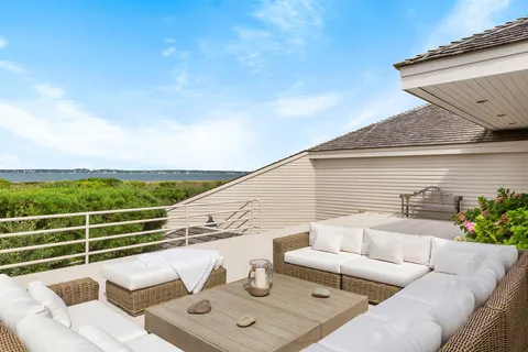 Undisclosed Address, Southampton, NY 11968