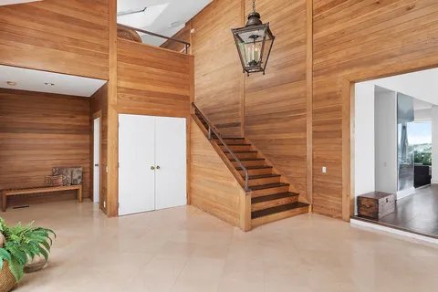 Undisclosed Address, Southampton, NY 11968