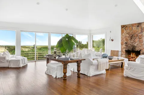 Undisclosed Address, Southampton, NY 11968