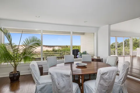 Undisclosed Address, Southampton, NY 11968