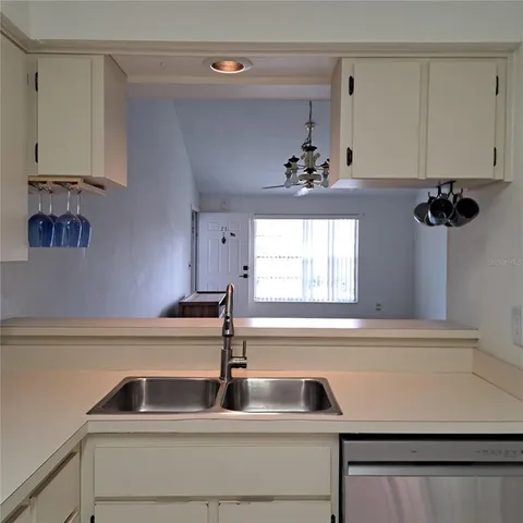 $1,325 | 4739 Myrtle Oak Drive, Unit 21, New Port Richey, FL 34653