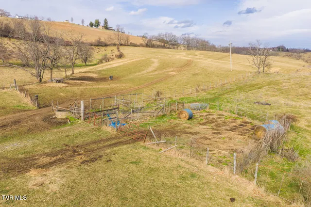 $250,000 | 230 Barnes Lane, North Tazewell, VA 24630