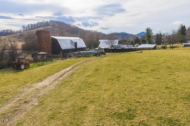 $250,000 | 230 Barnes Lane, North Tazewell, VA 24630