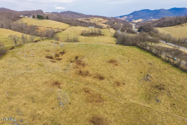 $250,000 | 230 Barnes Lane, North Tazewell, VA 24630