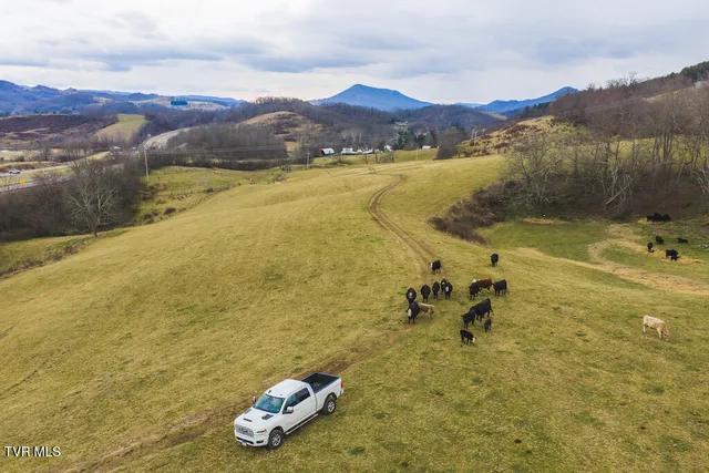 $250,000 | 230 Barnes Lane, North Tazewell, VA 24630