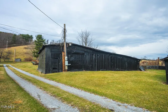 $250,000 | 230 Barnes Lane, North Tazewell, VA 24630