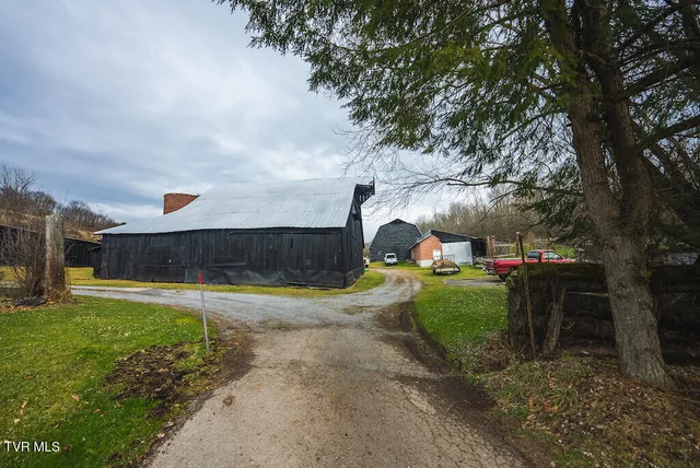 $250,000 | 230 Barnes Lane, North Tazewell, VA 24630
