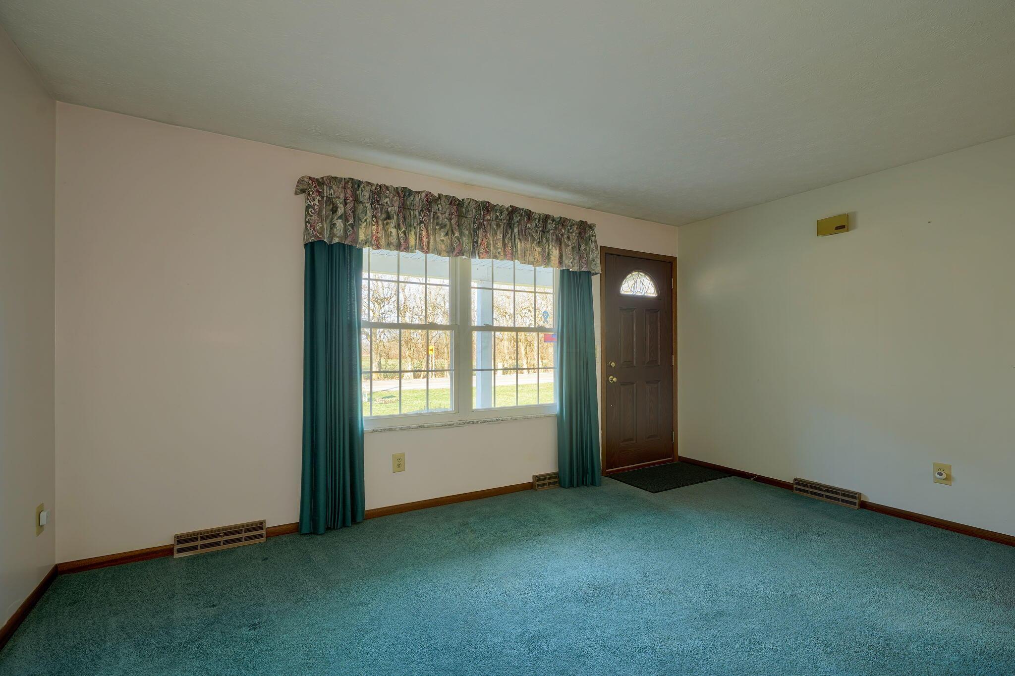 722 Amity Road Galloway, OH 43119 - Photo 17 of 61 722 Amity Rd (16)