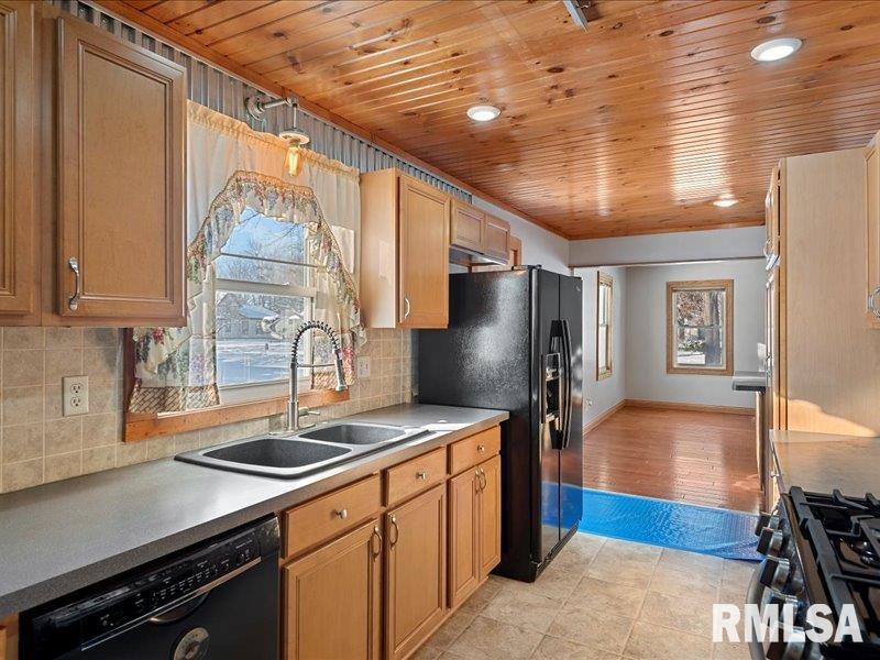 312 Wells Street Buffalo, IL 62515 - Photo 15 of 47