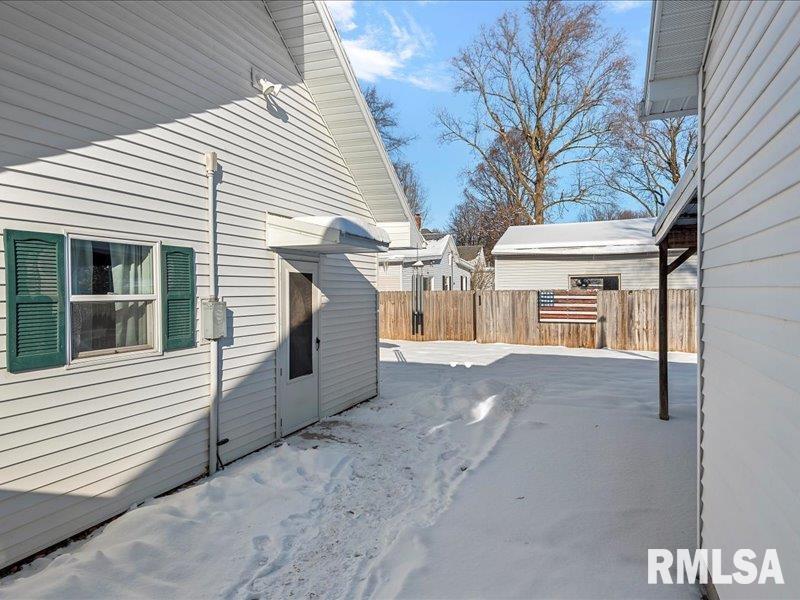 312 Wells Street Buffalo, IL 62515 - Photo 42 of 47