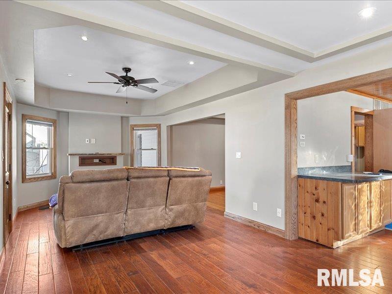 312 Wells Street Buffalo, IL 62515 - Photo 6 of 47
