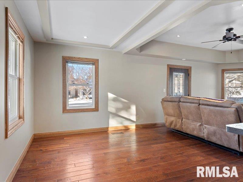 312 Wells Street Buffalo, IL 62515 - Photo 7 of 47
