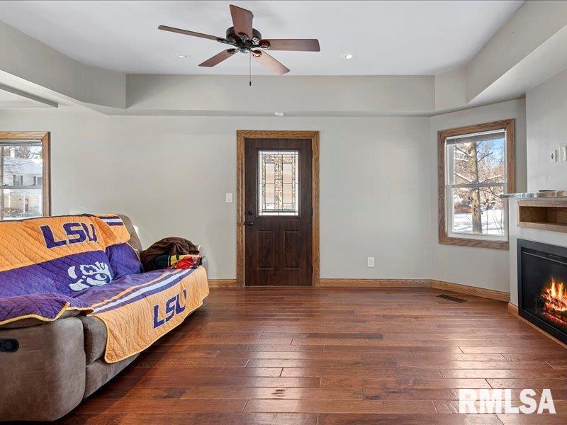 312 Wells Street Buffalo, IL 62515 - Photo 10 of 47