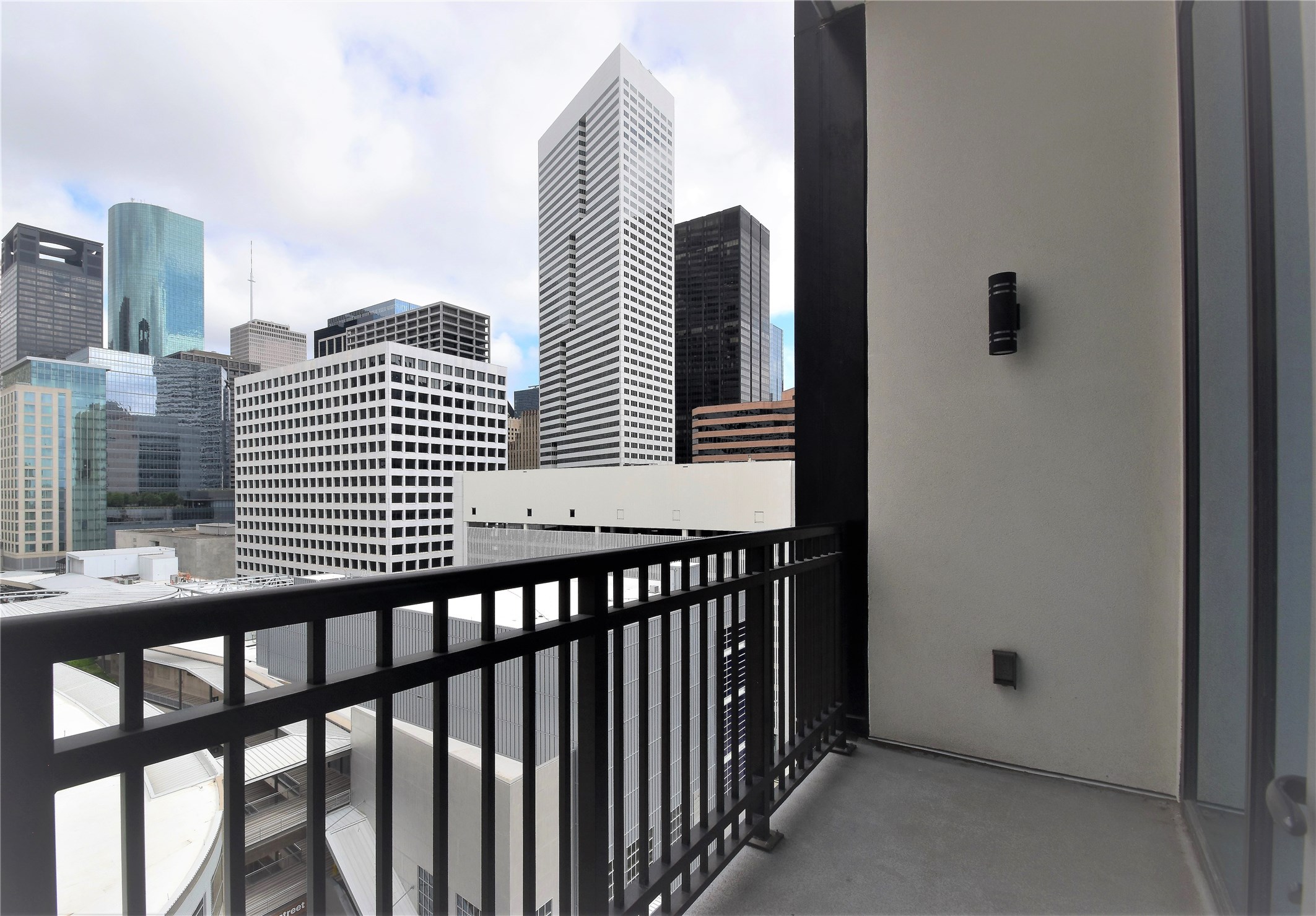 1211 Caroline Street, Unit 1106 Houston, TX 77002 - Photo 11 of 39 a view of a balcony and city view