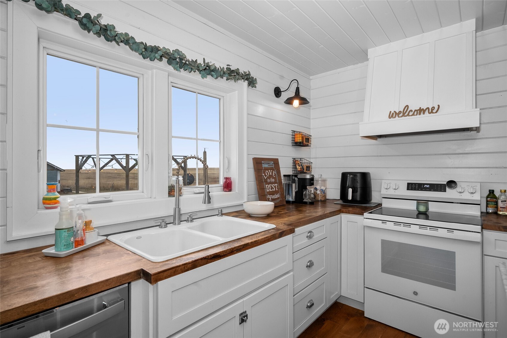 33540 Manke Road East Sprague, WA 99032 - Photo 3 of 40