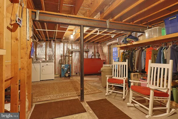 a view of a house with backyard and trees