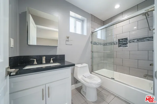 $3,490 | 629 West 83rd Street, Los Angeles, CA 90044