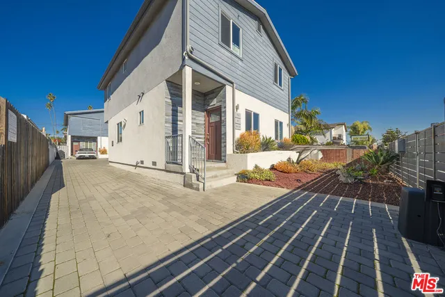 $3,490 | 629 West 83rd Street, Los Angeles, CA 90044