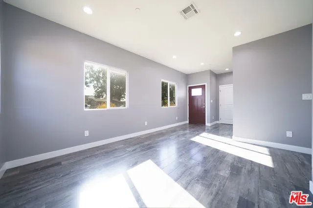 $3,490 | 629 West 83rd Street, Los Angeles, CA 90044