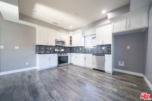 $3,490 | 629 West 83rd Street, Los Angeles, CA 90044