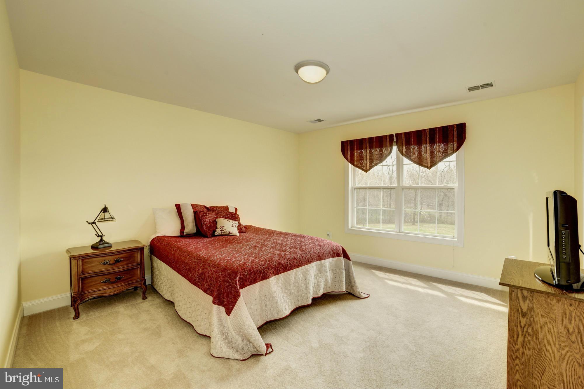 18930 Shelburne Glebe Road Leesburg, VA 20175 - Photo 15 of 30 Bedroom