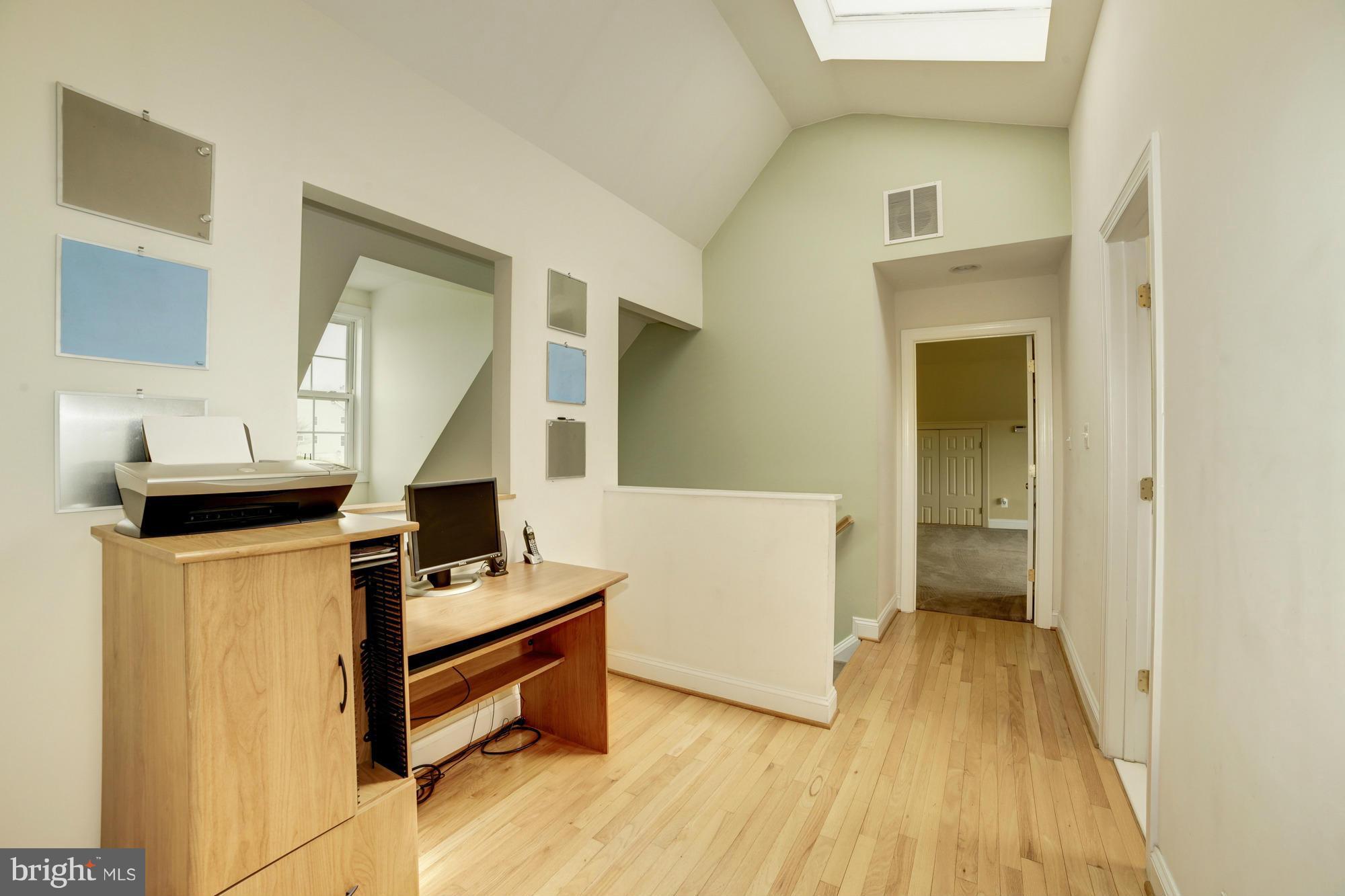 18930 Shelburne Glebe Road Leesburg, VA 20175 - Photo 17 of 30 Upper Hallway Area